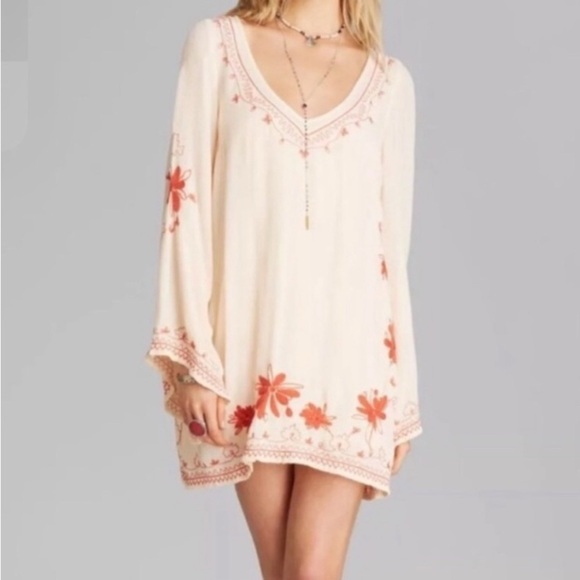 Free People Skyfall Embroidered Tunic Dress Sz M Cream Boho Bell Sleeve READ - Picture 1 of 16
